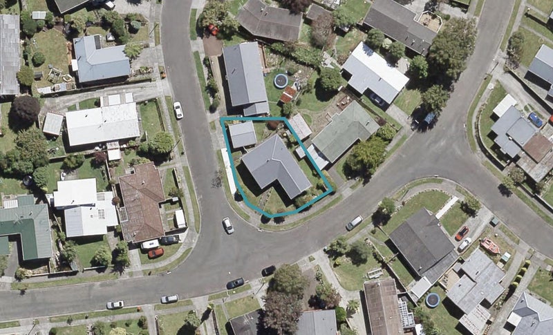 2 Omaha Grove, Totara Park, Upper Hutt - Carousel 1