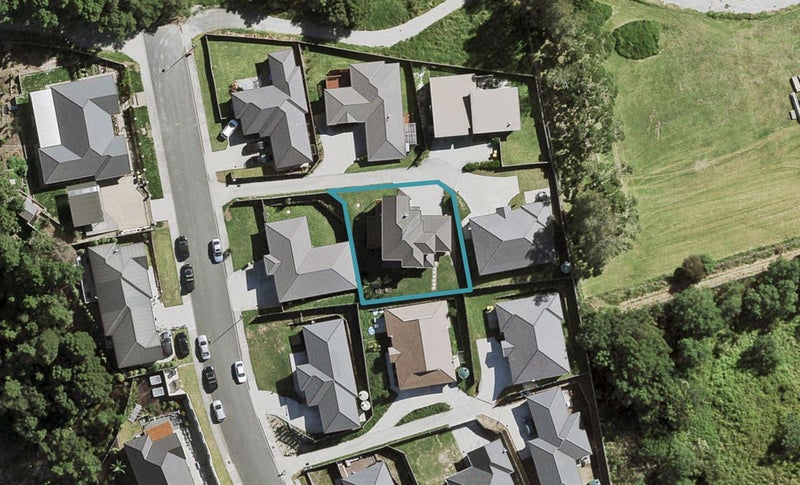 81 Tiriwa Drive, Massey, Auckland - Carousel 1