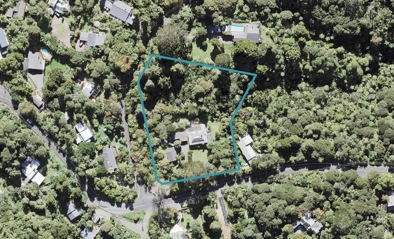 895 West Coast Road, Waiatarua, Auckland - Carousel 1