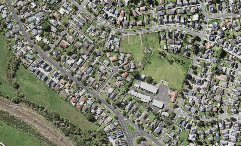 1/7 Cintra Place, Glen Innes, Auckland - Carousel 1