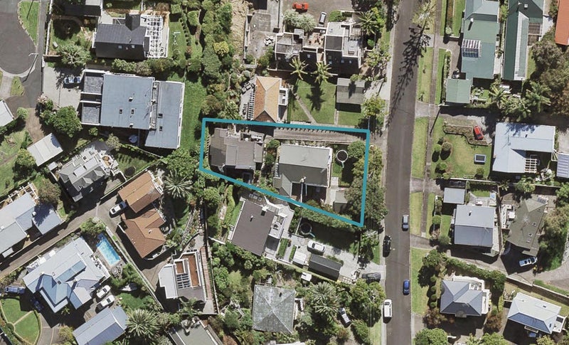2/10 Alfred Street, Northcote Point, Auckland - Carousel 1