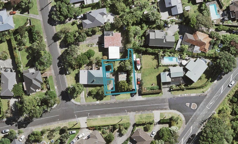 1D Highland Avenue, Titirangi, Auckland - Carousel 1