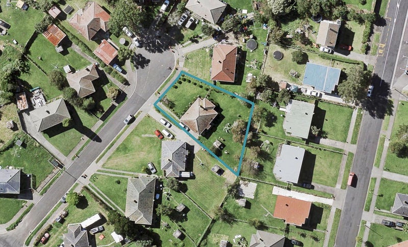 9 Delemere Place, Glen Innes, Auckland - Carousel 1