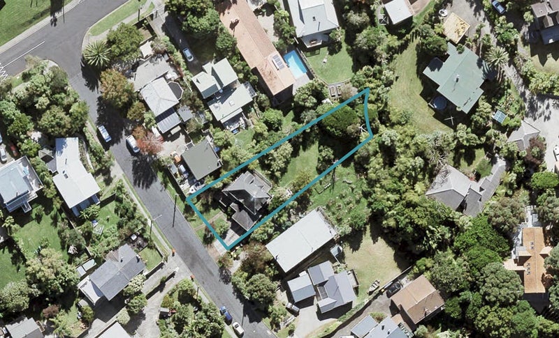 2 Gray Crescent, Torbay, Auckland - Carousel 1