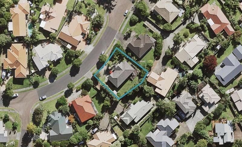 16 Westminster Gardens, Unsworth Heights, Auckland - Carousel 1