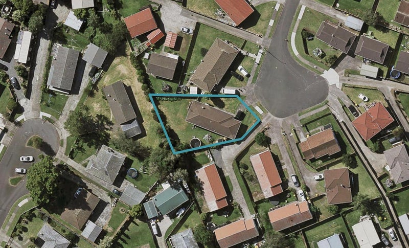 11 Townley Place, Clover Park, Auckland - Carousel 1