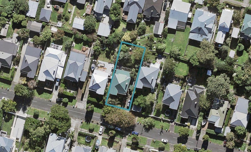 11 Leslie Avenue, Sandringham, Auckland - Carousel 1