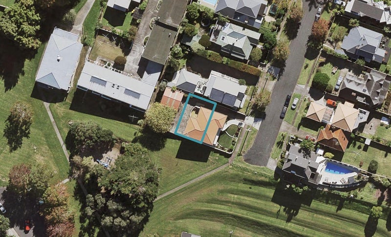 2B Waimana Avenue, Northcote Point, Auckland - Carousel 1