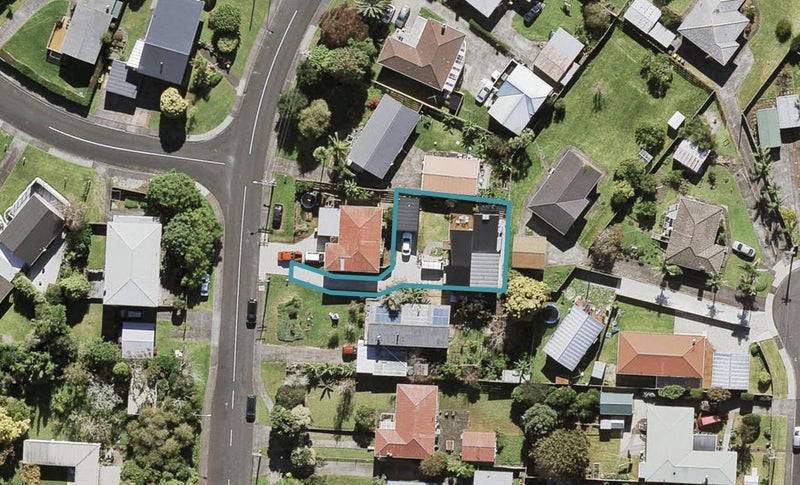57A Gloria Avenue, Te Atatu Peninsula, Auckland - Carousel 1