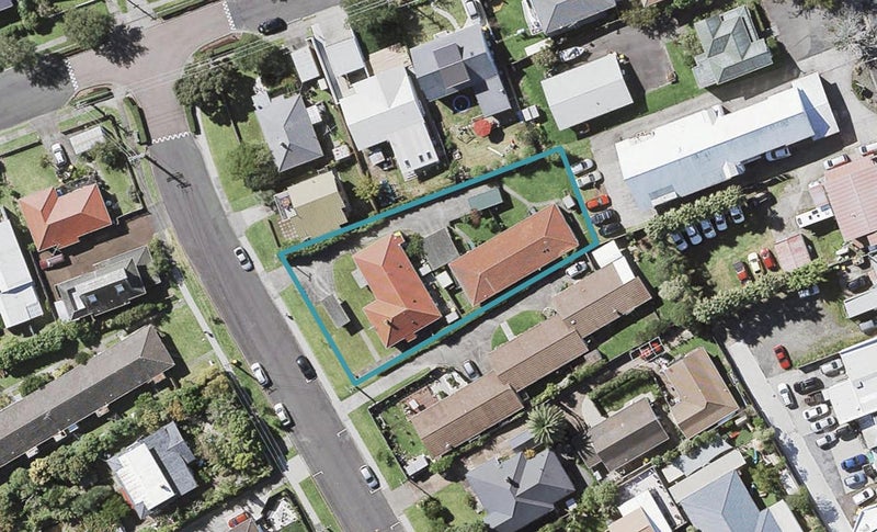 1/6 Moana Avenue, Belmont, Auckland - Carousel 1