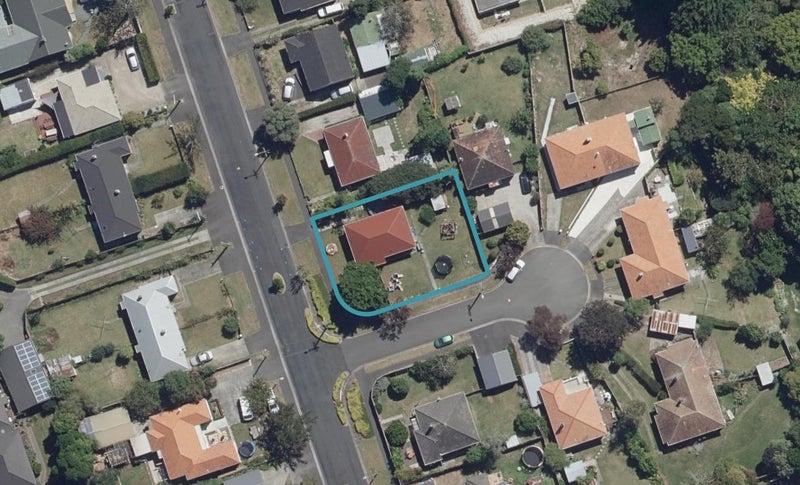 9 Treloar Street, Fairfield, Hamilton - Carousel 1