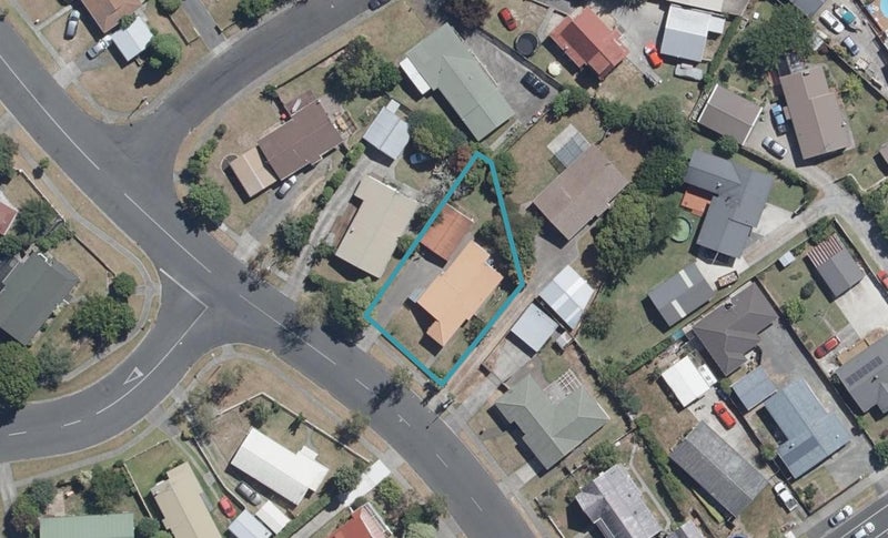 8 Garland Drive, St Andrews, Hamilton - Carousel 1