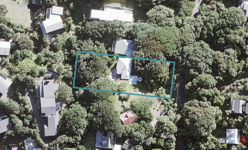 68 Garden Road, Piha, Piha - Carousel 1