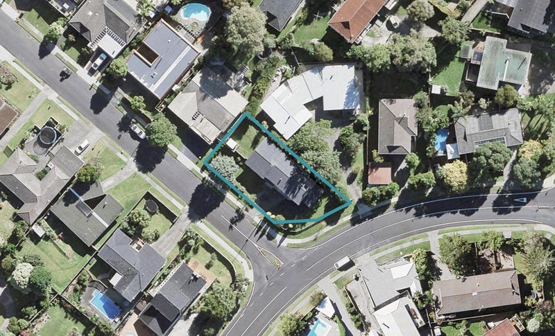 1 King Richard Place, Browns Bay, Auckland - Carousel 1