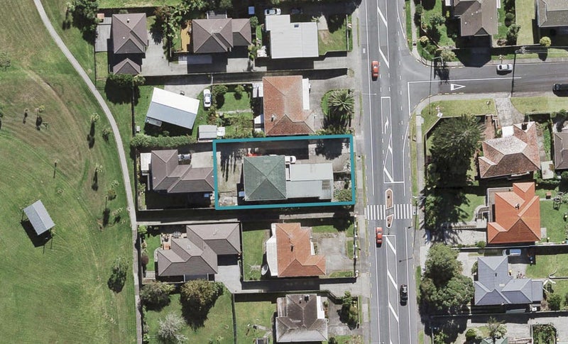 1/252 Te Atatu Road, Te Atatu South, Auckland - Carousel 1