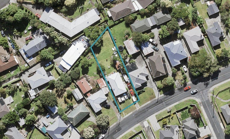 44 Vera Road, Te Atatu South, Auckland - Carousel 1