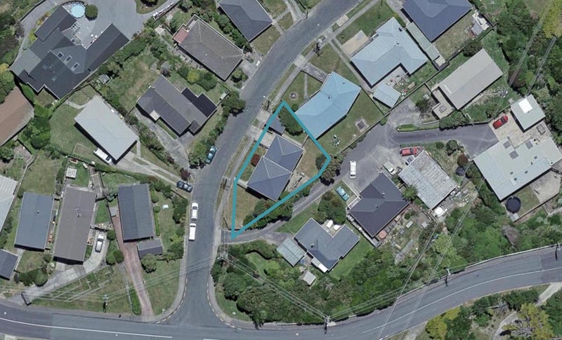 2 Griffiths Grove, Newlands, Wellington - Carousel 1