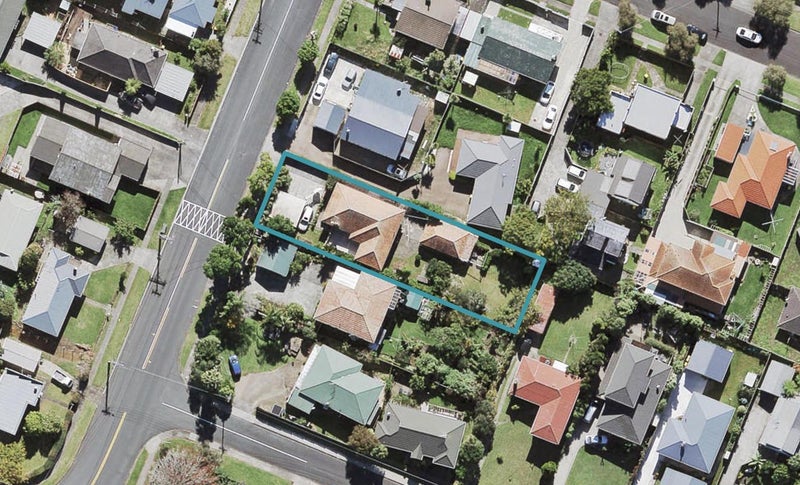 61 Lynwood Road, New Lynn, Auckland - Carousel 1