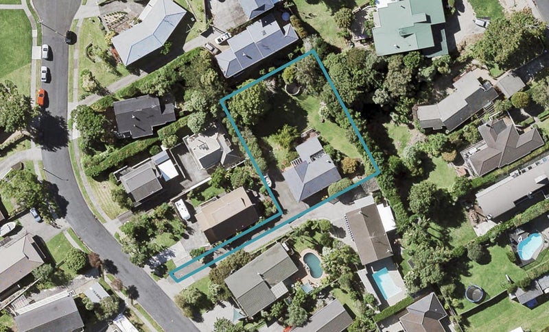 31 Pickwick Parade, Mellons Bay, Auckland - Carousel 1