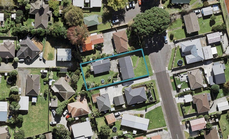 8 Kaumatua Place, Te Atatu Peninsula, Auckland - Carousel 1