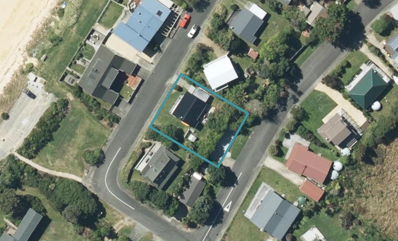 14 Cornwall Place, Tata Beach - Carousel 1