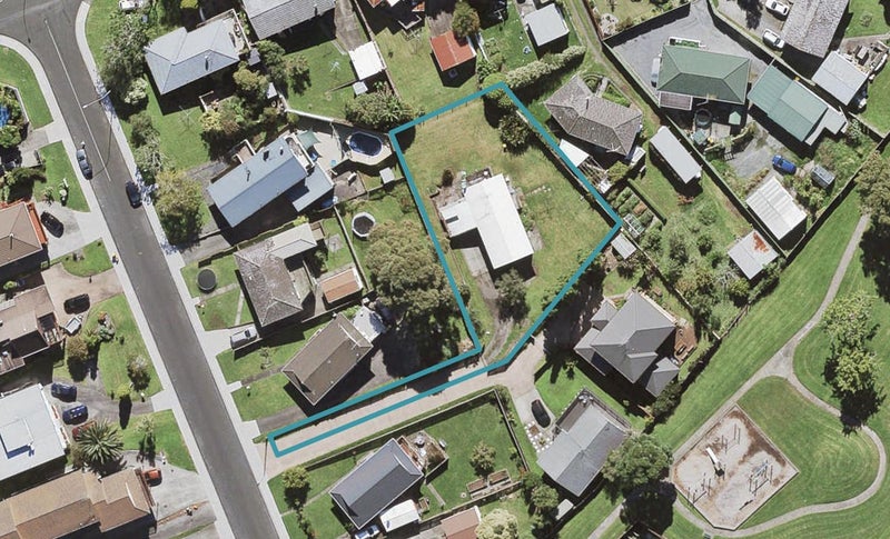 9 Lydford Place, Glendene, Auckland - Carousel 1