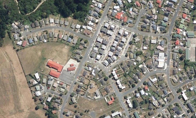 26A Matahourua Crescent, Cannons Creek, Porirua - Carousel 1