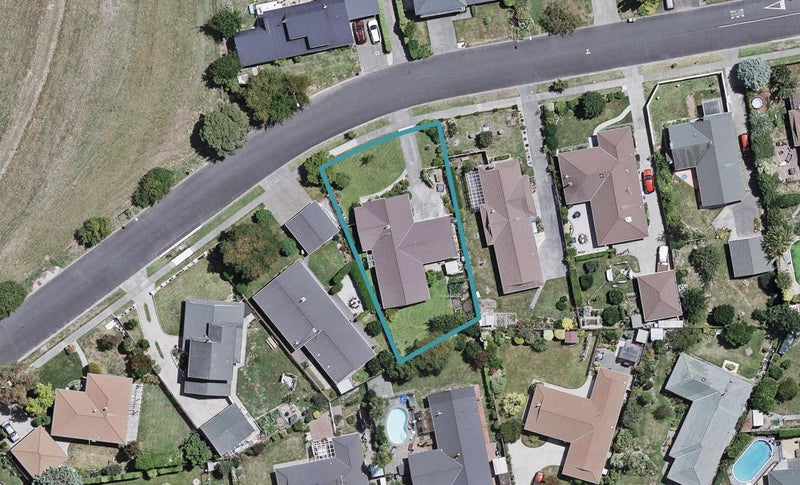 9 Churchill Drive, Taradale, Napier - Carousel 1