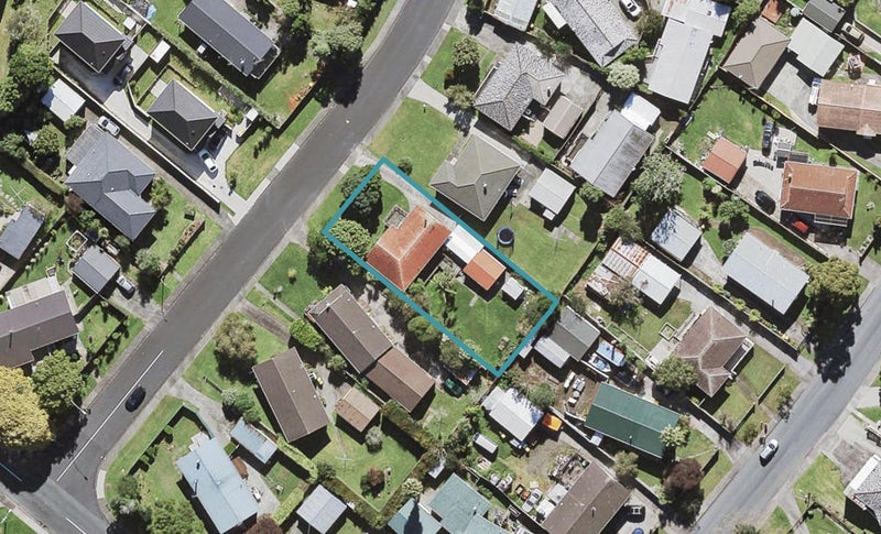 51 Thornlow Street, Glendene, Auckland - Carousel 1