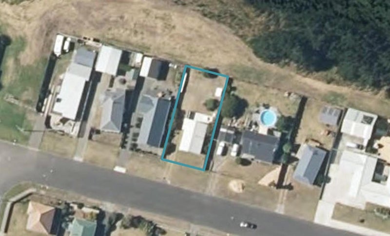 7 Cousins Avenue East, Foxton Beach, Foxton - Carousel 1