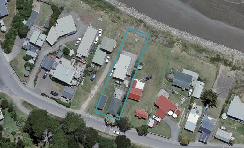 111 Jetty Road, Castlepoint - Carousel 1