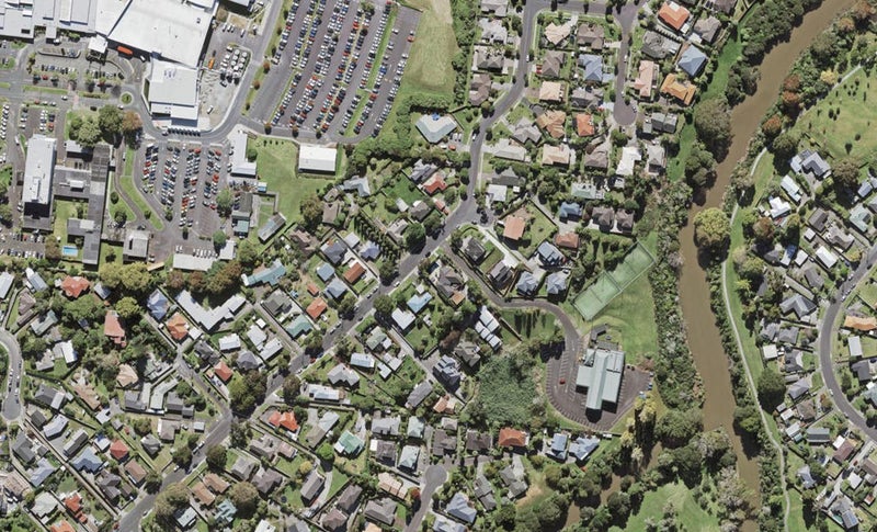 61 Buscomb Avenue, Henderson, Auckland - Carousel 1