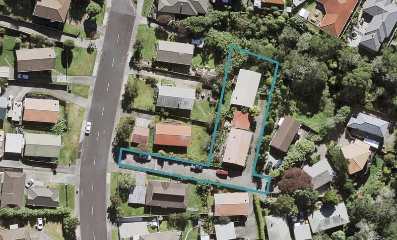 51 Holmes Drive South, Massey, Auckland - Carousel 1