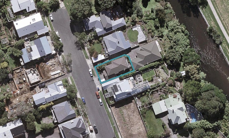 7 Autere Street, Strandon, New Plymouth - Carousel 1