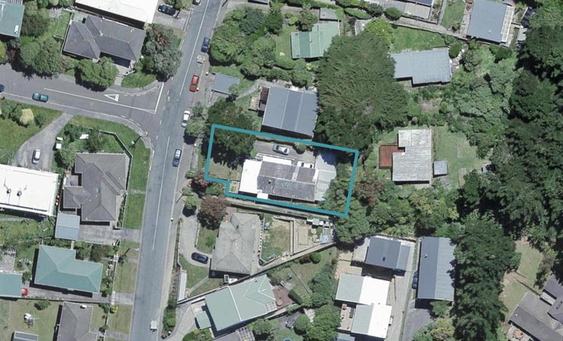 130 Parkvale Road, Karori, Wellington - Carousel 1