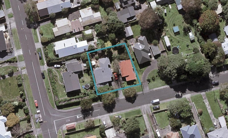 2/70 Doralto Road, Frankleigh Park, New Plymouth - Carousel 1