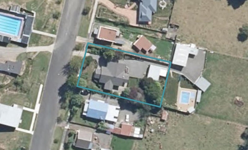 12 Paraekaretu Street, Hunterville - Carousel 1