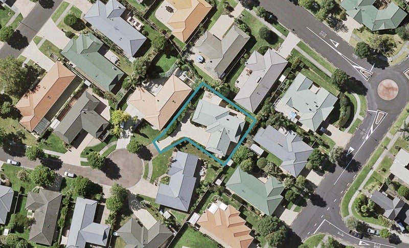 8 Halstead Place, Huntington Park, Auckland - Carousel 1