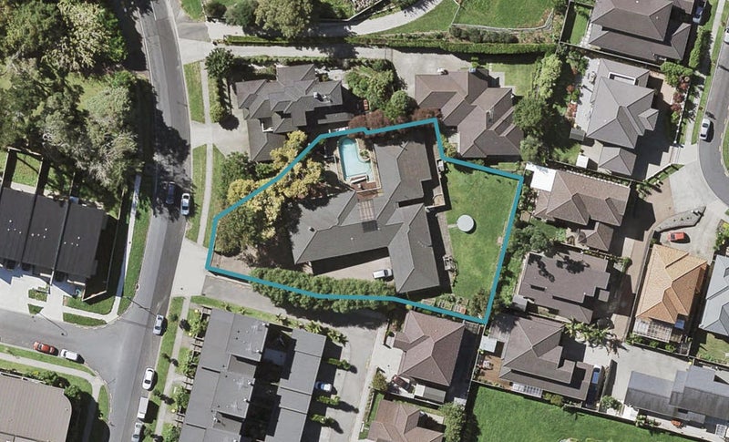 1 Gracechurch Drive, Flat Bush, Auckland - Carousel 1