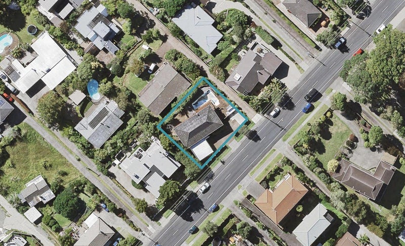 22 Aberdeen Road, Campbells Bay, Auckland - Carousel 1