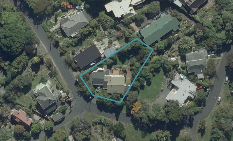 17 Howard Street, Macandrew Bay, Dunedin - Carousel 1