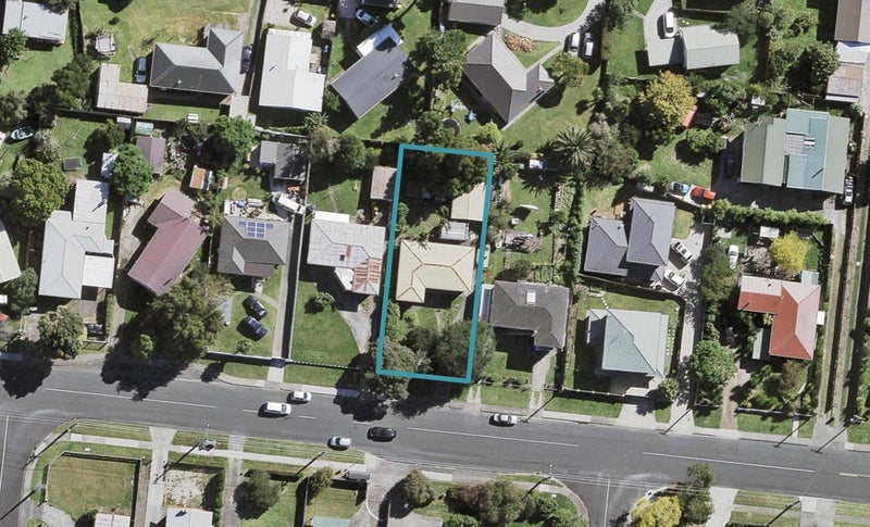44 Larnoch Road, Henderson, Auckland - Carousel 1
