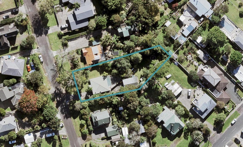 8 Holgate Avenue, Herald Island, Auckland - Carousel 1