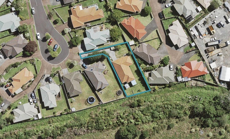 8 Diana Place, Ranui, Auckland - Carousel 1