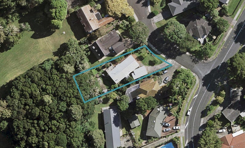 4 Earls Court, Hillpark, Auckland - Carousel 1