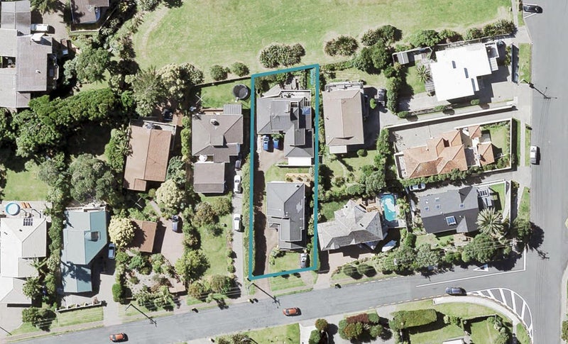 2/1 Sandown Road, Rothesay Bay, Auckland - Carousel 1