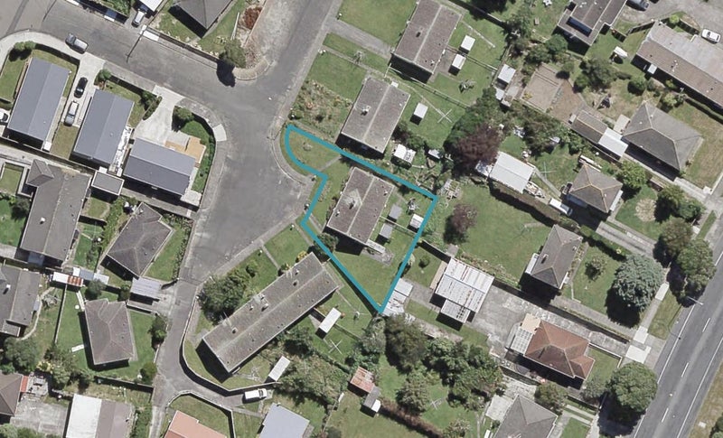 13 Deckston Grove, Taita, Lower Hutt - Carousel 1