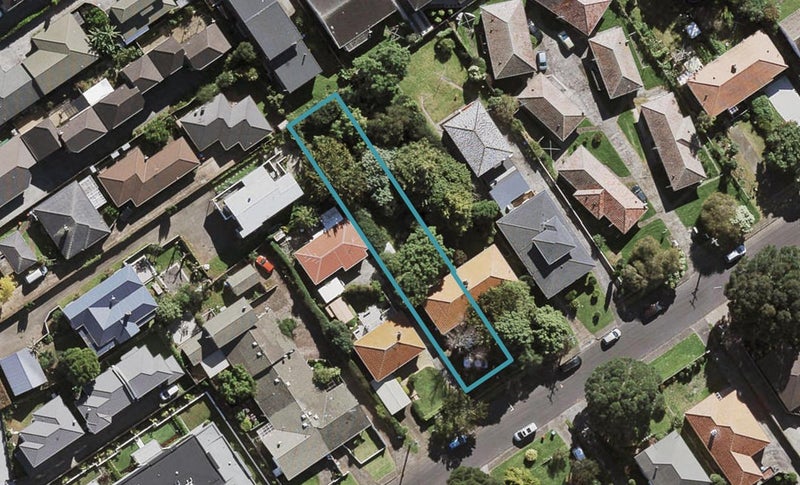 6 Raurenga Avenue, Royal Oak, Auckland - Carousel 1