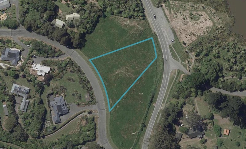 4 Hyndhope Road, Kennedys Bush, Christchurch - Carousel 1