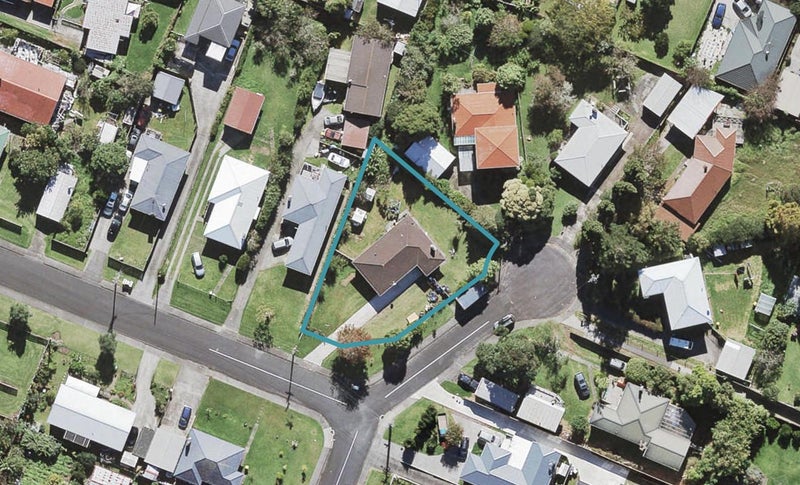 2 Hurley Place, Kelston, Auckland - Carousel 1